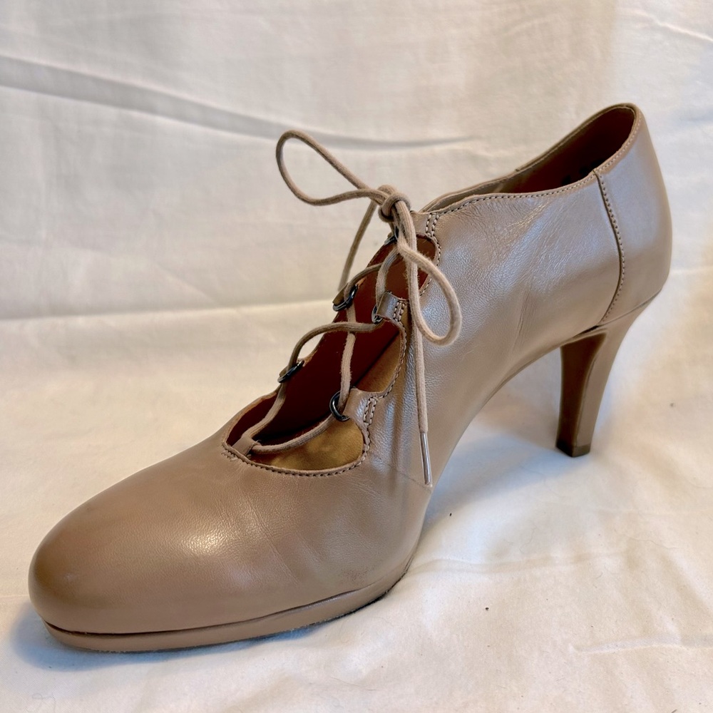 Naturalizer Leather, taupe lace up pumps, size 8.5